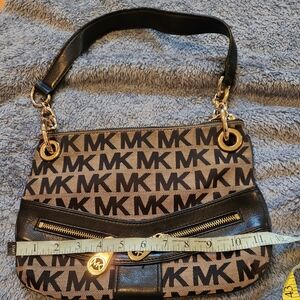 MICHAEL KORS Authentic Shoulder bag. AUTHENTIC.